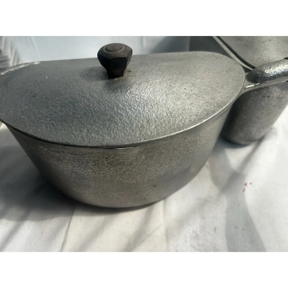 2 VINTAGE CLUB HAMMERCRAFT ALUMINUM HALF ROUND POTS WITH LIDS